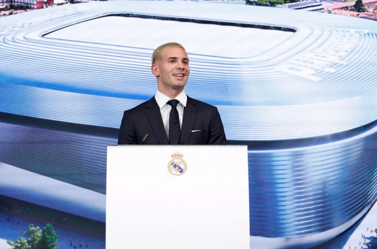 弗洛伦蒂诺欢迎马斯坦托诺:你将穿上代表15座欧冠的球衣开启征程