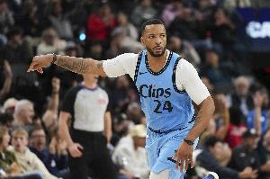 拼尽全力！诺曼-鲍威尔24中13空砍34分 次节独得20分