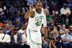 九游体育-媒体人:霍福德比卢尼更有空间&防守经验&策应 但估计不打背靠背