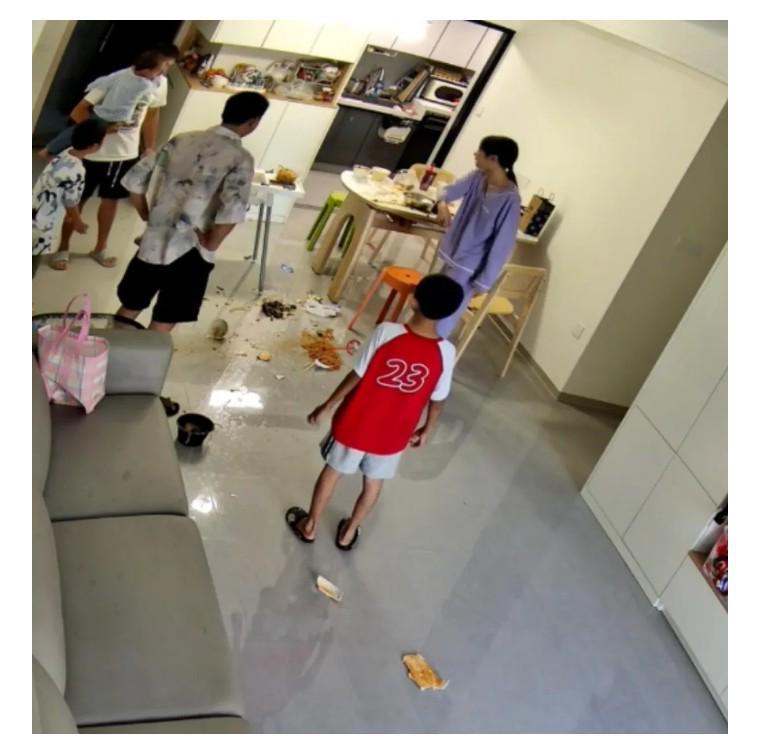 鸡蛋事件掀桌后续！女子被丈夫暴打，离婚要女儿，已回广东找工作