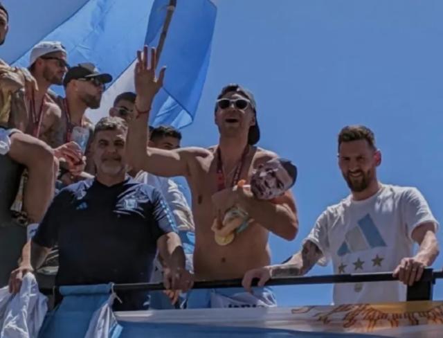 九游体育官网-【早报】巴黎再留球王一年！