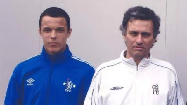 那个把莱万挤到第3级联赛的人 被酒精毁掉了青春…