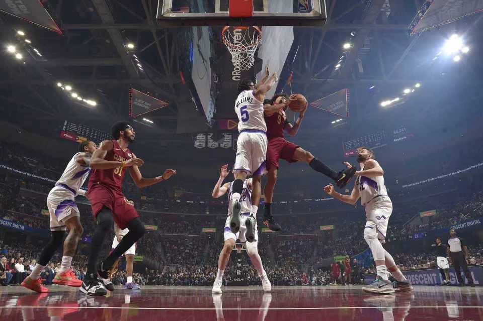 骑士单节轰40-20仍爆冷输爵士 乔治32+9本季10次30+比肩米切尔