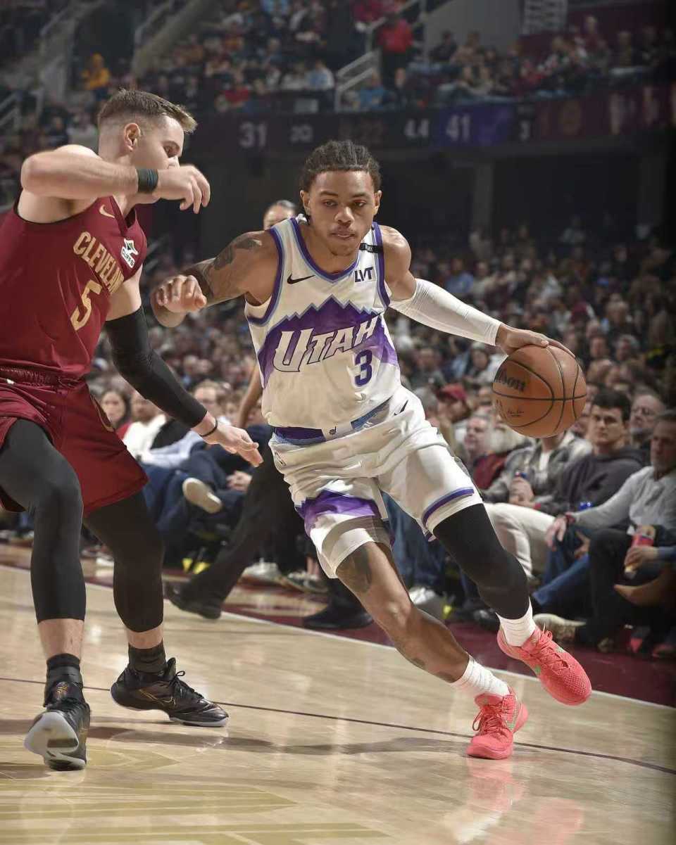 骑士单节轰40-20仍爆冷输爵士 乔治32+9本季10次30+比肩米切尔