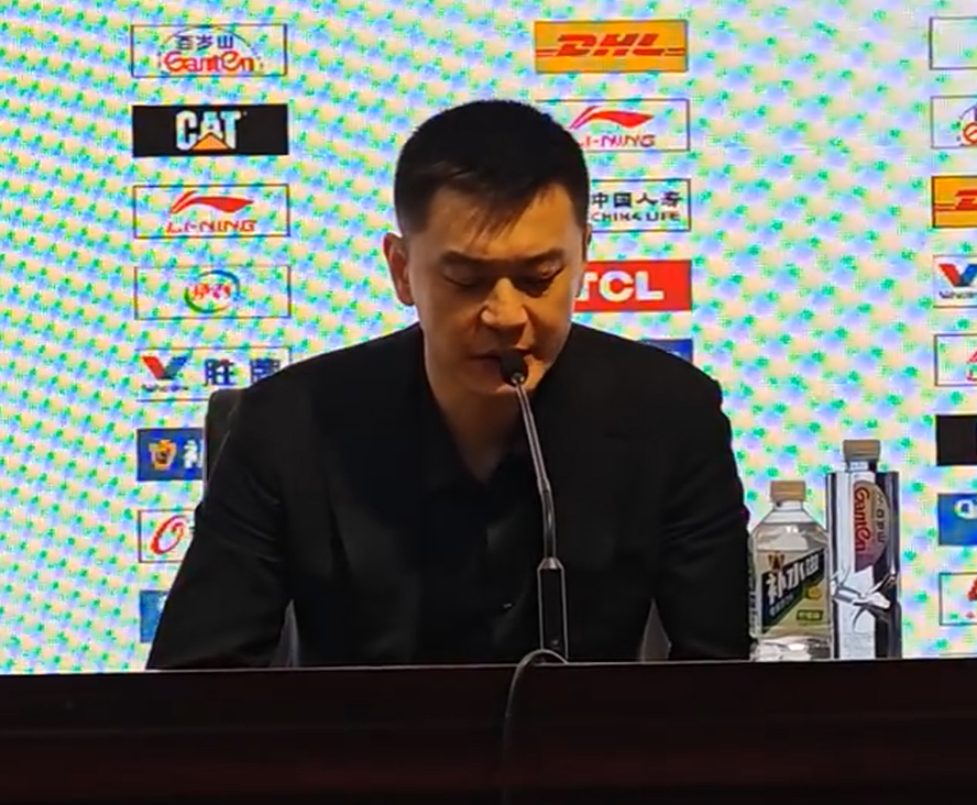 输广东发布会！杨鸣直指上半场问题+赞2小将，并回怼记者战术倾斜