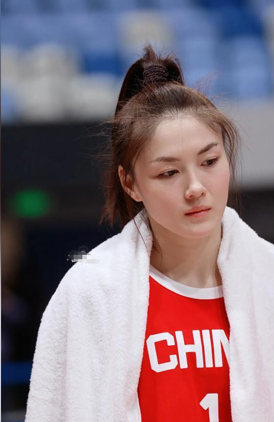 九游体育官网-光漂亮有啥用？4战15中4，失误多于进球数，球迷：咋进的国家队？