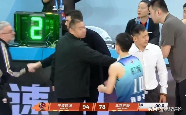 九游体育-张庆鹏：这个赛季满怀希望到经历各种困难 没有完成北京球迷的希望